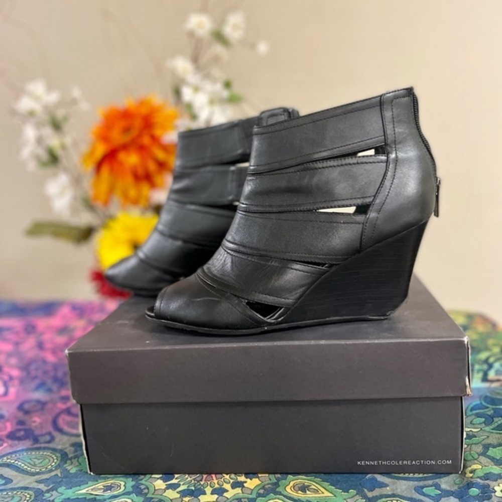 Kenneth Cole Reaction Wedge Heels. Woman’s Size 9.